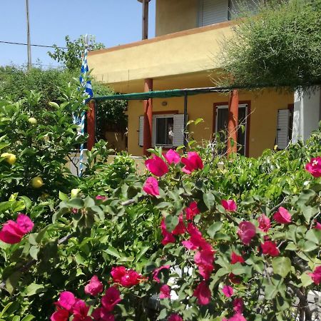 Relaxing Beautiful Holiday Home Lavrion Exterior photo