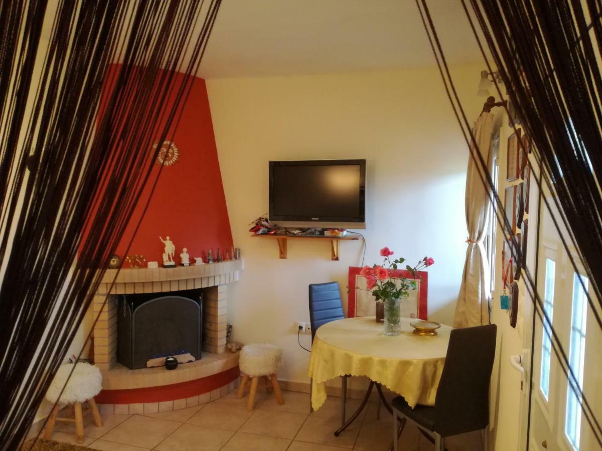 Relaxing Beautiful Holiday Home Lavrion Exterior photo